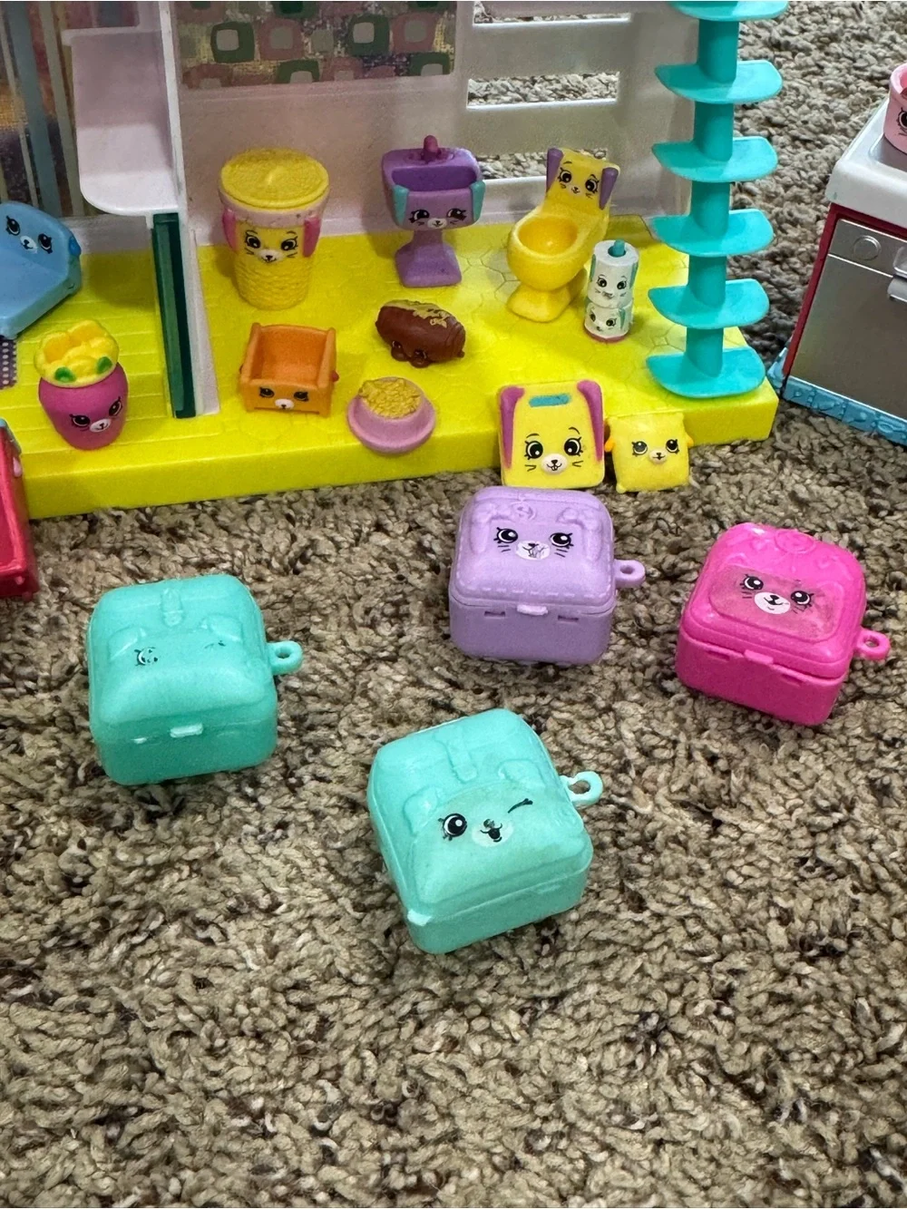 Shopkins Play Set with Pink Pizza Crossbody Bag - Colorful Toy Accessories